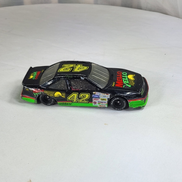 1992 Racing champion #42 Kyle Petty 1:43 - Picture 3 of 10